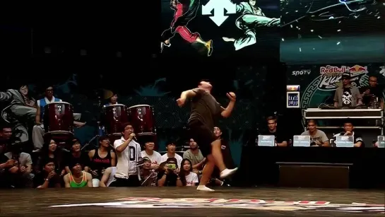 One-on-One Tricking Battle - Red Bull Kick It