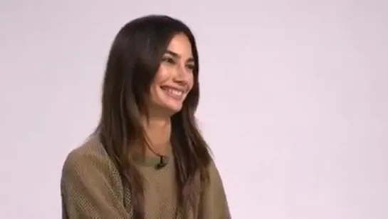 Supermodel Lily Aldridge Reveals Her Favorite Red Carpet Look Ever_subs