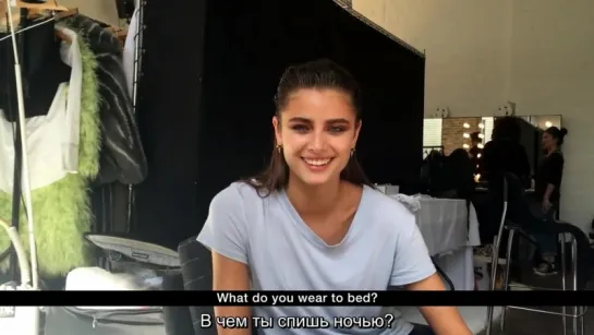 5 mins with Victoria Secrets Taylor Hill - LOVE_subs