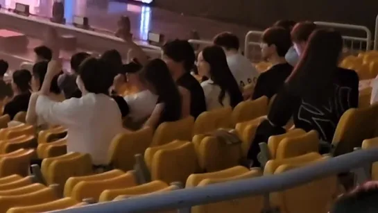 Mijoo spotted watching INFINITE’s concert with Jangjun