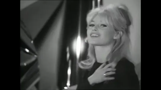 Brigitte Bardot sings Lappareil à sous 1963 Франция.