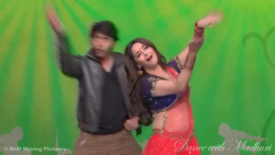 Madhuri Dixit dances to Ghagra!