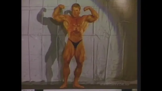 Dorian Yates — 1992 — German grand prix — guest posing