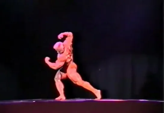 Tom Platz guest posing in Helsinki, Finland 1987