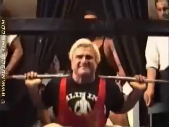 Bodybuilder Tom Platz Squats 525lbs 238kg for 23 Reps!