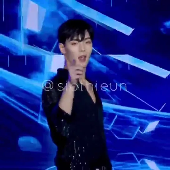 [fancam][11.10.2019] Changwon K-Pop World Festival 2019 - Fallin' (Shownu focus)