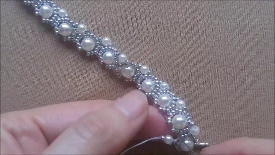 WOW! A must have bracelet. Easy beaded bracelet pattern