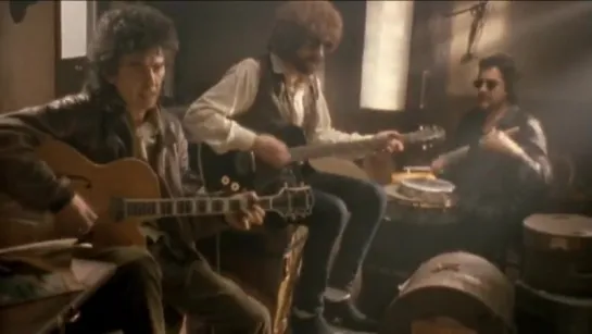 The Traveling Wilburys - End Of The Line