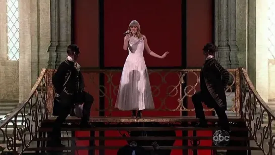 Taylor Swift - I Knew You Were Trouble (Live AMA 2012)