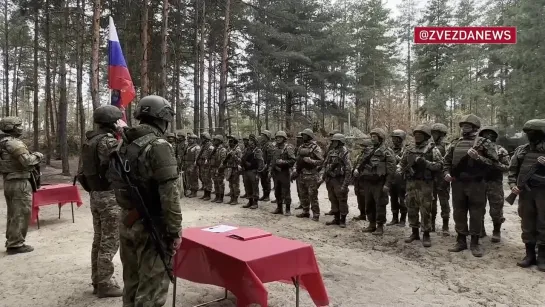 Около сотни контрактников приведены к присяге в зоне спецоперации