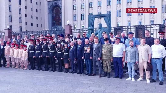 В Москве к памятнику маршалу Советского Союза Василевскому возложили цветы