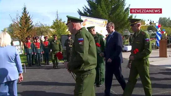 В Екатеринбурге высадили Аллею семьи в честь героев СВО