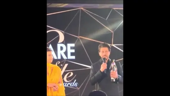 Шару и Каджол на премии  "Filmfare Glamour & Style Awards" 2019