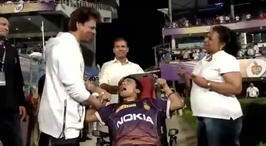 SRK with Harshul #KKRvKXIP #VIVOIPL #KKRHaiTaiyaar