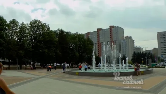 Выпускники в фонтане на пл Гагарина 25.6.2018 Ростов-на-Дону Главный