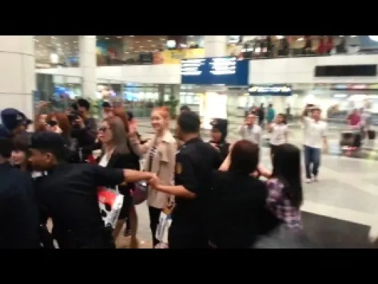 [FANCAM] T-ara Walk In Kuala Lumpur International Airport ( 02102012 )