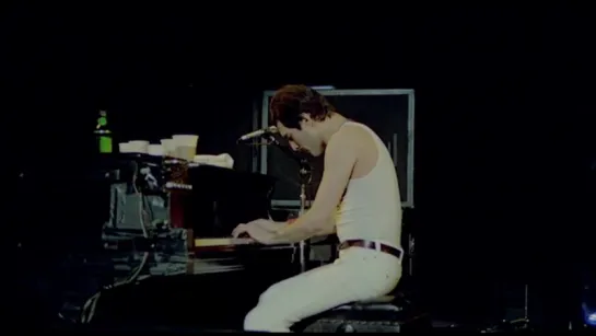 Queen - Play The Game (Live at Montreal)