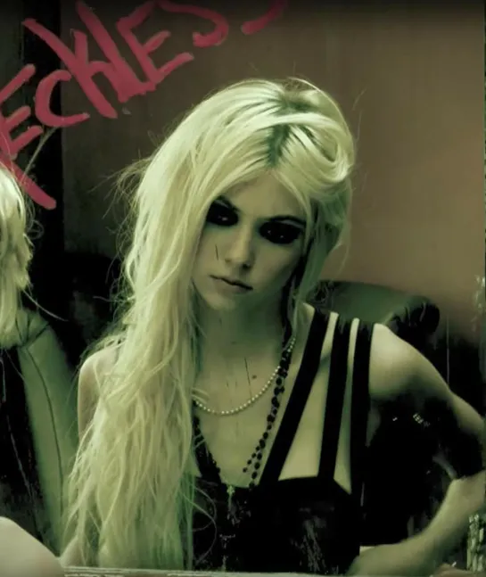 Taylor Momsen - My Medicine