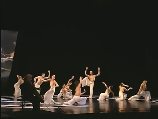 Moon Water [choreography by Lin Hwai-Min] Cloud Gate Dance Theatre, Taiwan