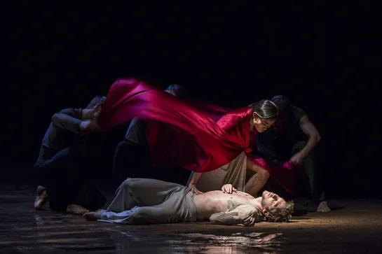 Tristan & Isolde. Salue pour moi le monde! [choreography Joëlle Bouvier]  Ballet Du Grand Théâtre De Genève