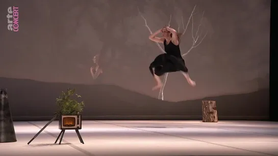 The Tree - Fragments of poetics on fire [choreography by Carolyn Carlson] - Chaillot, Théâtre National de la Danse