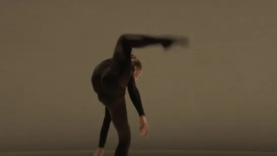 Tordre [choreography by Rachid Ouramdane] - Annie Hanauer + Lora Juodkaite