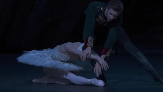 Swan Lake [choreography by Liam Scarlett] - Marianela Núñez, Vadim Muntagirov -The Royal Ballet