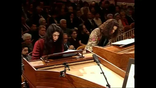 1061 J. S. Bach - Concerto for 2 Keyboards BWV 1061 C major Katia  + Marielle Labeque Il Giardino Armonico