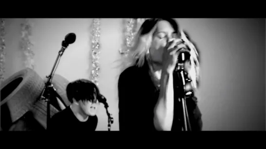 THE DEAD WEATHER “I Feel Love (Every Million Miles) - Live Performance Video