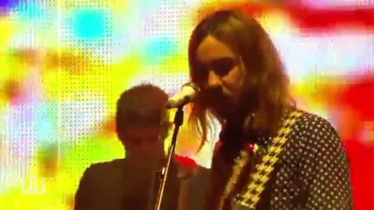 Tame Impala - The Less I Know The Better (du Grand Journal, France 2016)