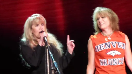 Stevie Nicks & Chrissie Hynde - Stop Draggin My Heart Around [LIVE 4th Row Denver 27OCT2016]