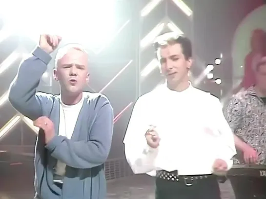 BRONSKI BEAT & MARC ALMOND - I Feel Love + Johnny Remember Me (Top Of The Pops, 09.05.1985)