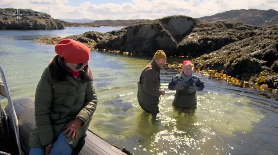 Extraordinary Escapes with Sandi Toksvig: S02, E05 «Scotland's Highlands with Philippa Perry » (All 4 2022 UK) (ENG/SUB ENG)