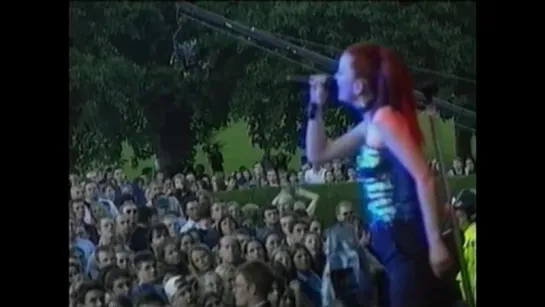 Garbage - Hammering In My Head (Live Edinburgh Princes St. Gardens 1999)