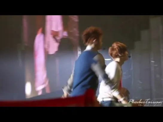 [FANCAM] 5.02.2012 KiKwang hit JunHyung @ Beautiful Show in Seoul