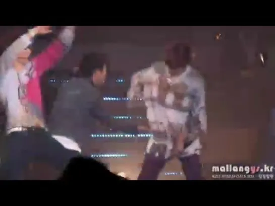 [FANCAM] 5.02.2012 BEAST - Freeze (DongSeob focus) @ Beautiful Show in Seoul