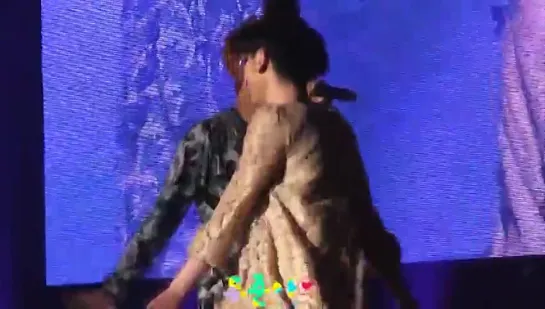 [FANCAM] 4.02.2012 BEAST - Should I Hug or Not (DooJoon focus) @ Beautiful Show in Seoul