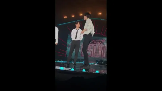 [FANCAM:TOUR] 180824 Концерт «GOT7 2018 World Tour: Eyes On You» в Гонконге.