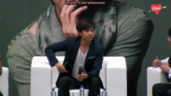 120824 Lee Seung Gi Press Conference in Singapore 3_4 (720p)