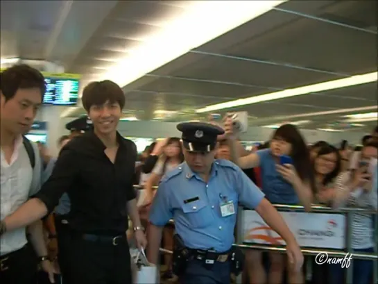 Lee Seung Gi arrival in SG Changi Airport 120824 (720p)