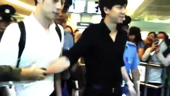 Lee Seung-gi 이승기 arrival in Singapore 120824