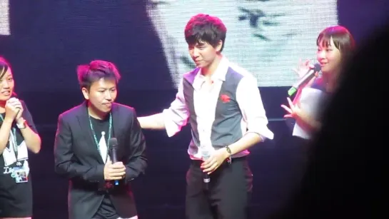 2012.8.25 Lee Seung Gi in Singapore, wishing the happy couple as the girl accepted bfs proposal __ (720p)