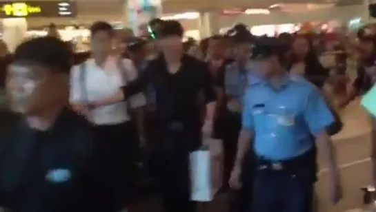 [FANCAM] 120824 Lee Seunggi Arrival @ Singapore Changi Airport