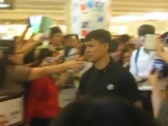 [FANCAM] 120824 Lee Seung Gi Singapore Arrival