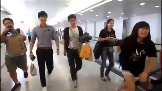 13.09.13 Taipei Taoyuan Airport Press Video - Lee Seung Gi