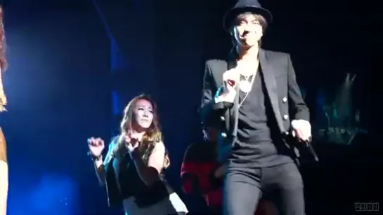 13.02.16 Baek Ji Young Concert Fancam 4 - Lee Seung Gi [K5Lt4asojdI]