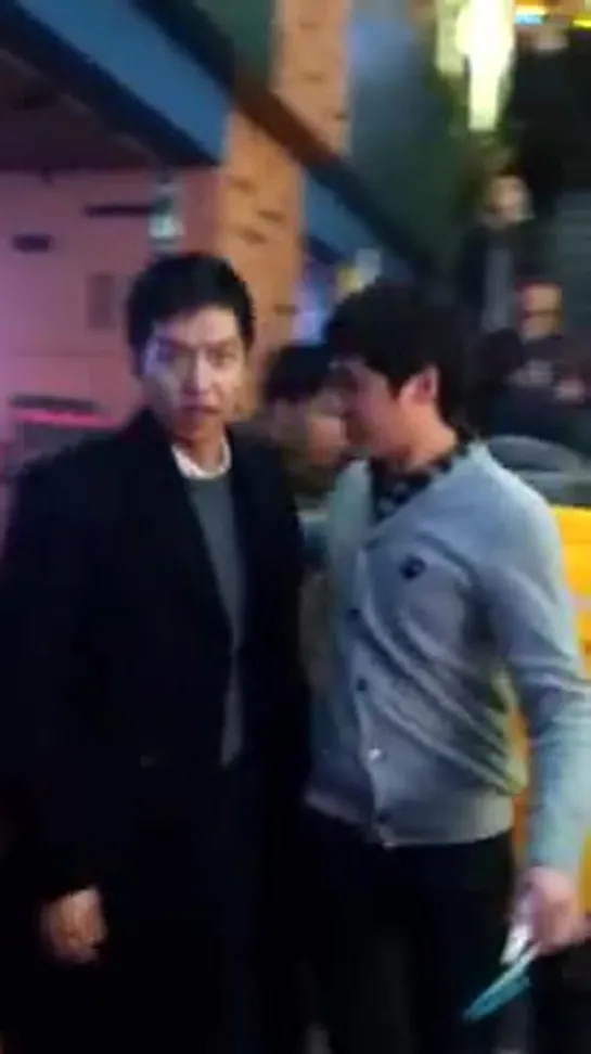 13.12.11 The Attorney VIP Screening Fancam - Lee Seung Gi [nBom0ODK638]