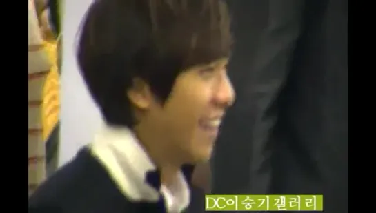 11.11.02 Chung Jung Won Fan Signing #2 - Lee Seung Gi [e4hZpvAMOKg]