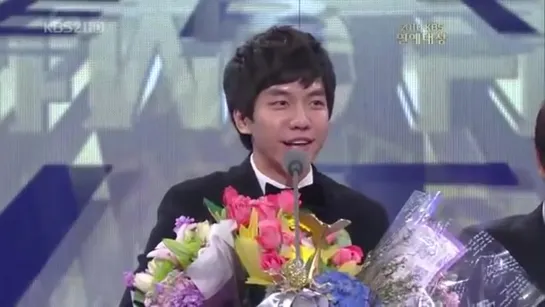 Lee Seung Gi_KBS entertainment award 2010 [uKD_KlNcu-E]