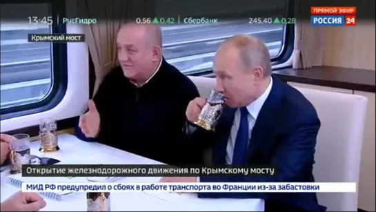 В.Путин проехал через Крымский мост в кабине машиниста